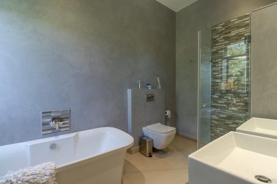 6 Bedroom Property for Sale in The Islands Estates North West